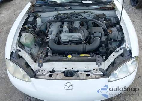 2003 Mazda Mx-5 Miata Cloth/Ls/Se/Shinsen z USA, uszkodzony, nr VIN JM1NB353230312863